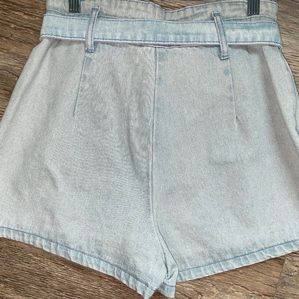 Le Lis Nashville Nights denim shorts with buckle ❤️NWT - Picture 2 of 8